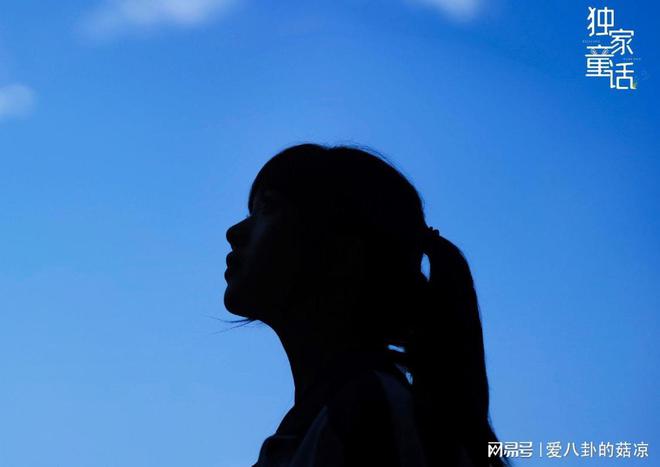 校园剧《独家童话》将至,文俊辉、张淼怡主演,演绎青梅竹马故事-独家童话男女主