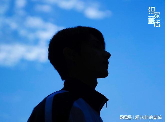 校园剧《独家童话》将至,文俊辉、张淼怡主演,演绎青梅竹马故事-独家童话男女主