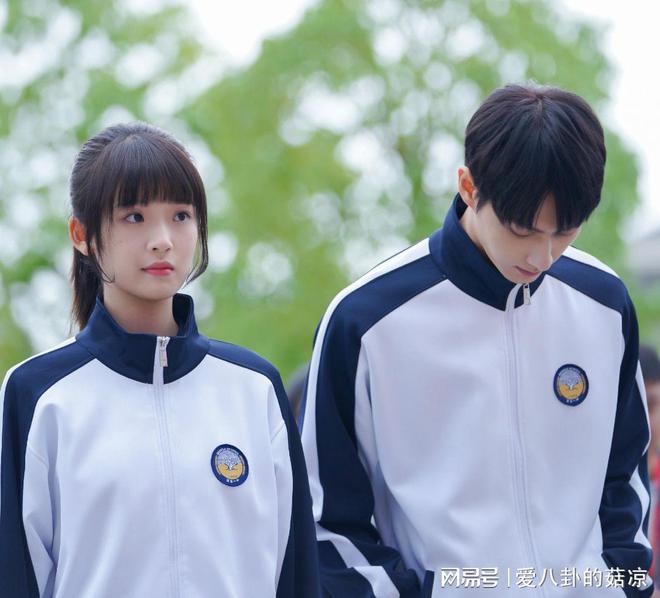 校园剧《独家童话》将至,文俊辉、张淼怡主演,演绎青梅竹马故事-独家童话男女主