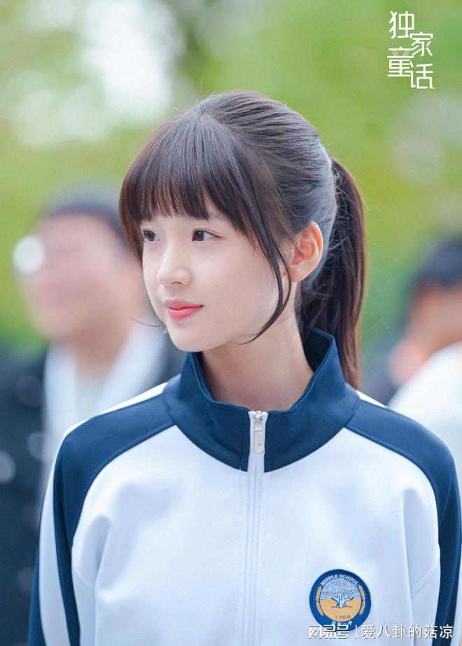 校园剧《独家童话》将至,文俊辉、张淼怡主演,演绎青梅竹马故事-独家童话男女主