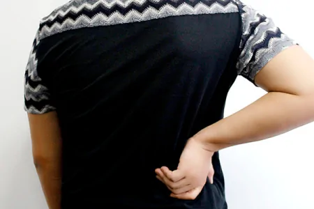 长期腰痛,多半是腰肌劳损所致,腰肌劳损该怎么护理和恢复?