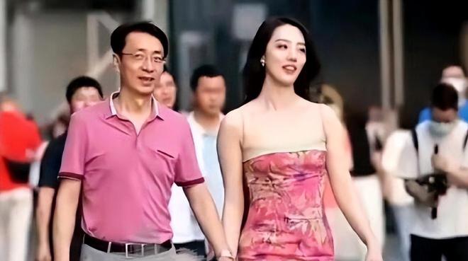 董思槿被正式解除职务!最惨的是,小三的名号被她坐实了