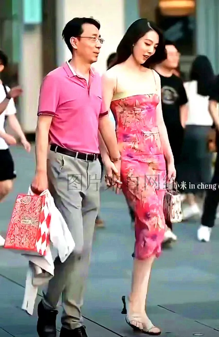 董小姐的身份曝光,她曾遭到学校的劝退,备受他人鄙视-董小姐究竟是谁