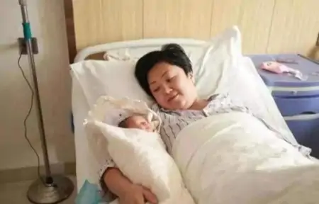 产后第二天一般能减重多少?若想产后尽快恢复体重,请做好3件事-产后第二天可以下床走动多久