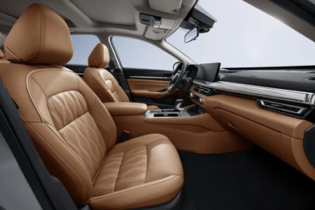 论出行高级感与舒适性,全新天籁与第11代雅阁谁更受青睐?-11年天籁和雅阁怎么选