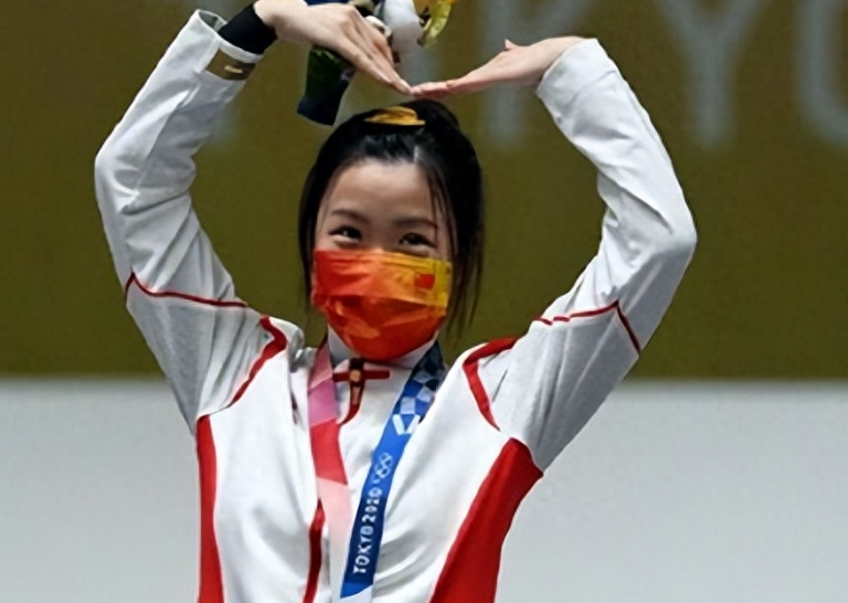 她是清华学霸,趁暑假豪夺两枚奥运金牌,23岁二次发育逆袭成女神-清华学霸参加奥运拿了两块金牌是谁
