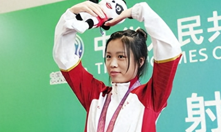 她是清华学霸,趁暑假豪夺两枚奥运金牌,23岁二次发育逆袭成女神-清华学霸参加奥运拿了两块金牌是谁