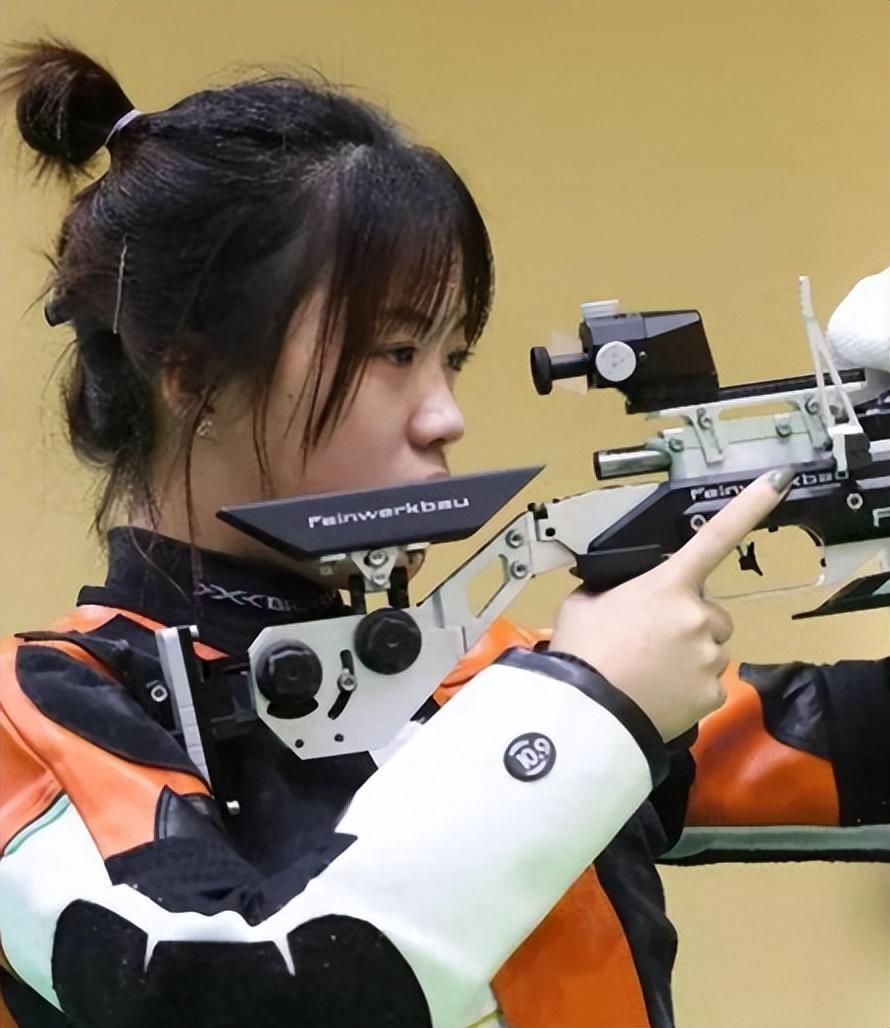 她是清华学霸,趁暑假豪夺两枚奥运金牌,23岁二次发育逆袭成女神-清华学霸参加奥运拿了两块金牌是谁