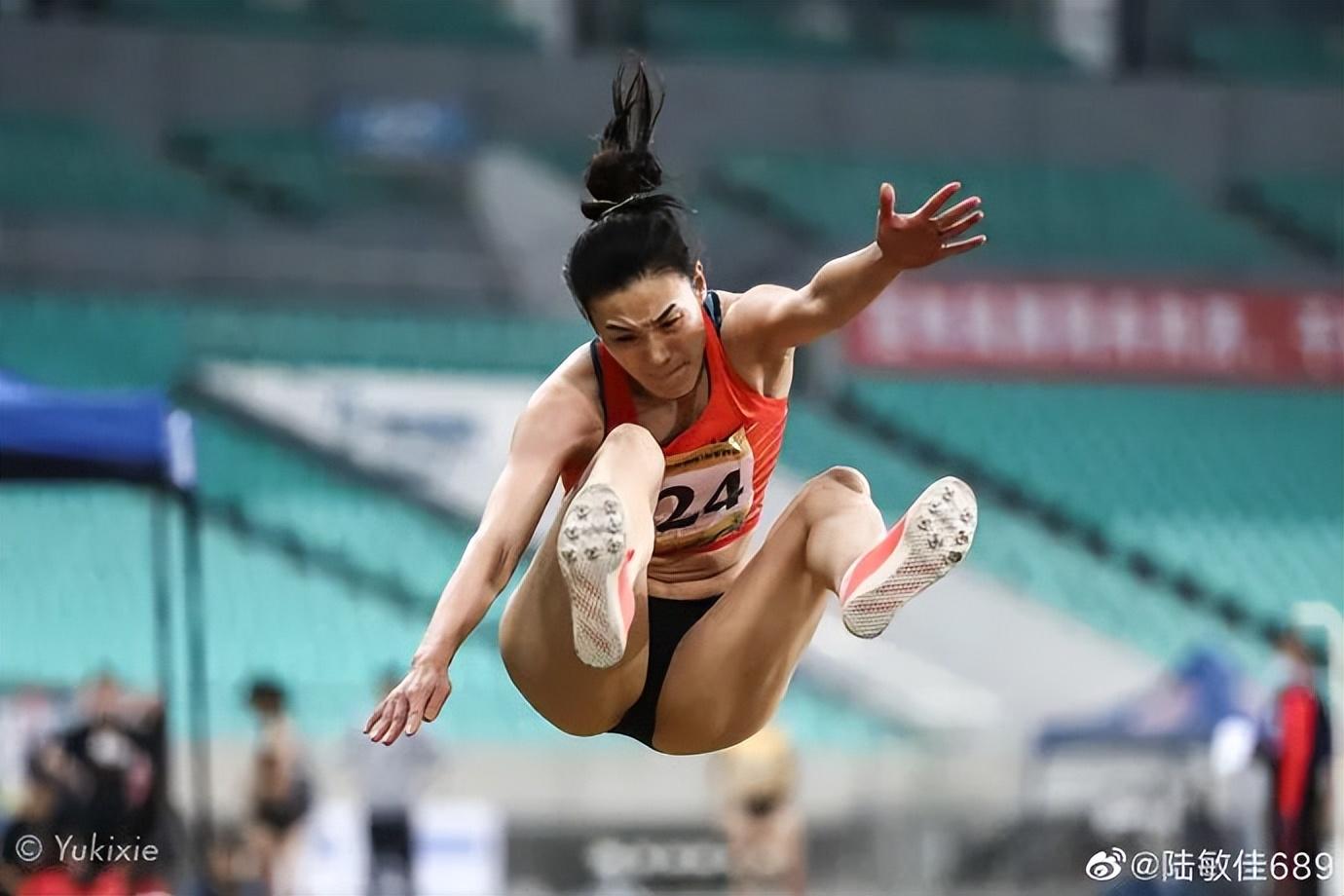 “亚洲飞人”谢震业夺金!与苏炳添齐名,迎娶跳远女王:爱情和体育一样,爱了就是一生