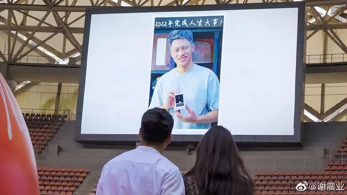 “亚洲飞人”谢震业夺金!与苏炳添齐名,迎娶跳远女王:爱情和体育一样,爱了就是一生