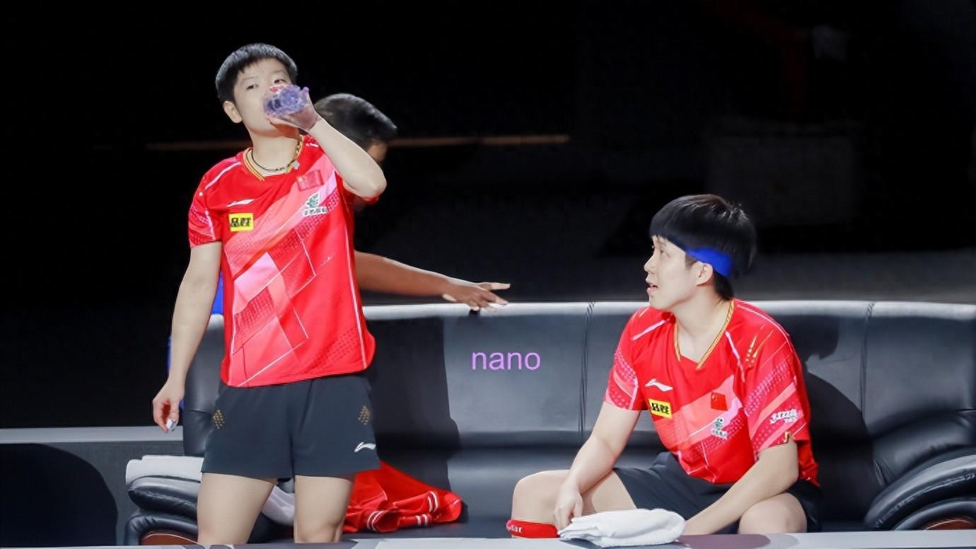 两人关系不一般?孙颖莎与王楚钦亲密动作引争议?真相是这样?-孙颖莎王楚钦央视都在磕的cp