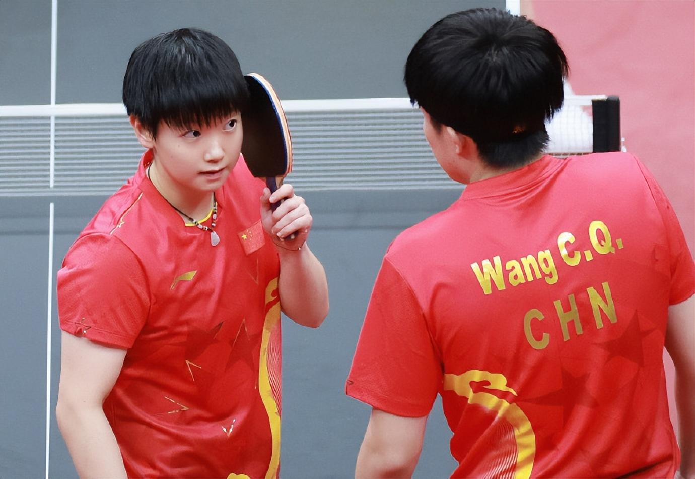 两人关系不一般?孙颖莎与王楚钦亲密动作引争议?真相是这样?-孙颖莎王楚钦央视都在磕的cp