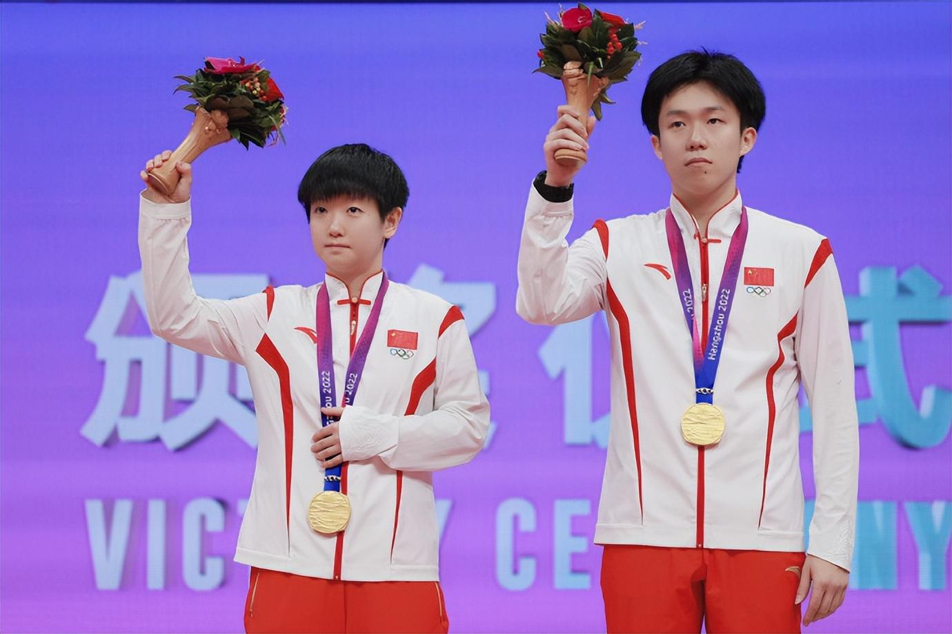 两人关系不一般?孙颖莎与王楚钦亲密动作引争议?真相是这样?-孙颖莎王楚钦央视都在磕的cp