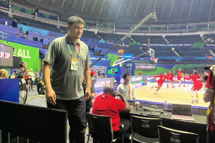 失踪郭艾伦再度惊现!晚上11点拒绝姚明召唤,球迷猜测背后原因-郭艾伦失落照片大全