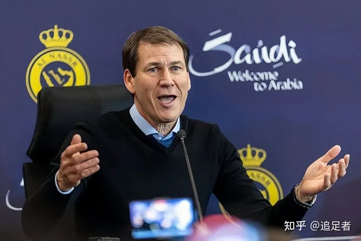 C 罗点射破门赢沙特联赛首球,利雅得胜利 2:2 绝平对手,如何评价 C 罗的表现?-c罗vs萨拉赫