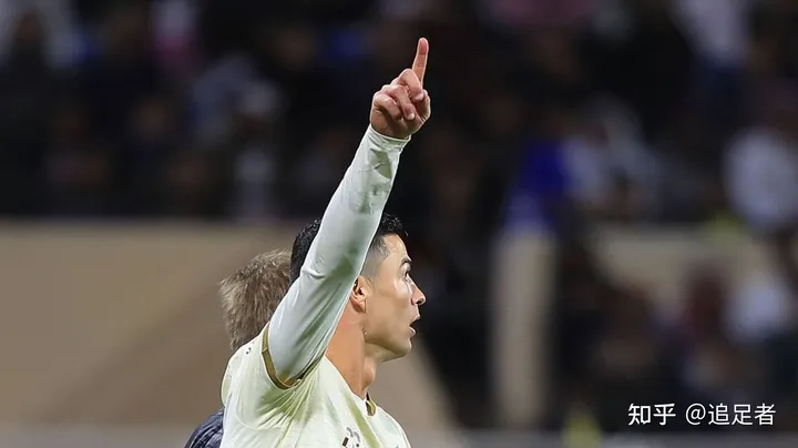 C 罗点射破门赢沙特联赛首球,利雅得胜利 2:2 绝平对手,如何评价 C 罗的表现?-c罗vs萨拉赫