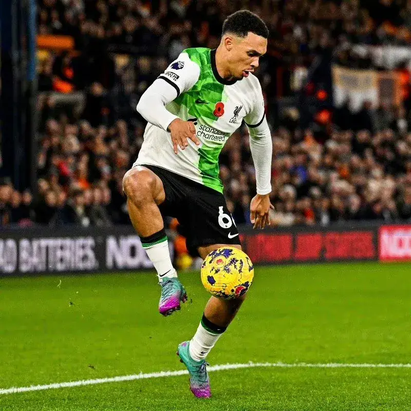 英超最新积分榜:利物浦1-1绝平升至第3,维拉0-2爆冷仍居第5!-英超积分榜第一