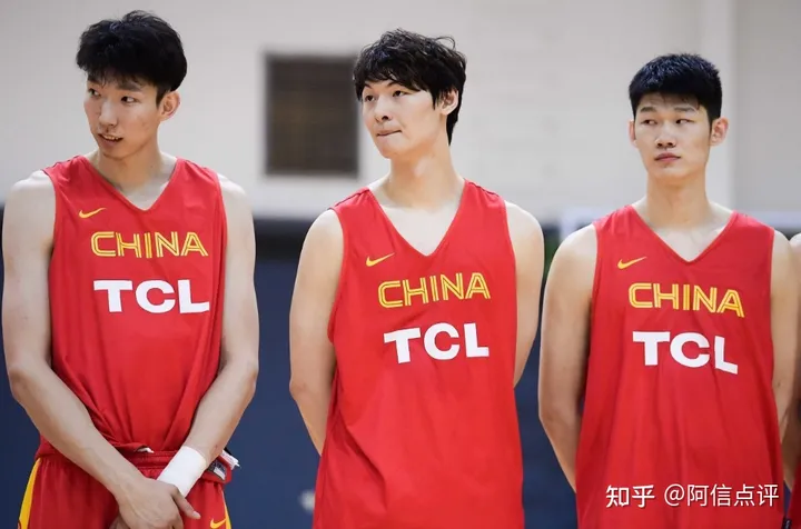 男篮亚运惹争议,周琦意外落选,2米23中锋接班,乔帅再用王哲林-中国男篮运动员周琦