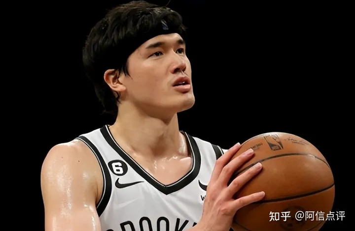 男篮亚运惹争议,周琦意外落选,2米23中锋接班,乔帅再用王哲林-中国男篮运动员周琦