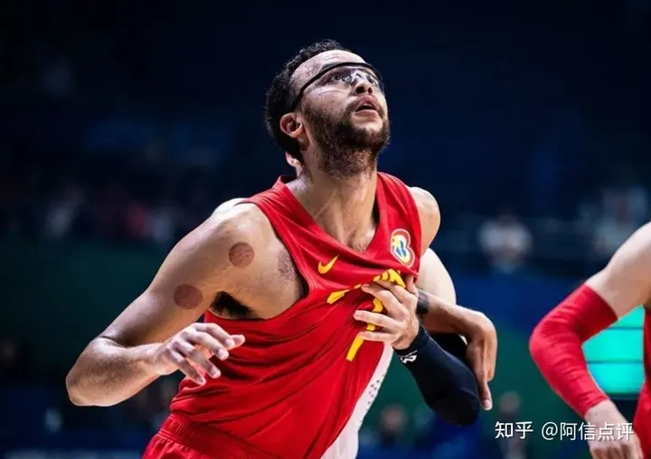 男篮亚运惹争议,周琦意外落选,2米23中锋接班,乔帅再用王哲林-中国男篮运动员周琦