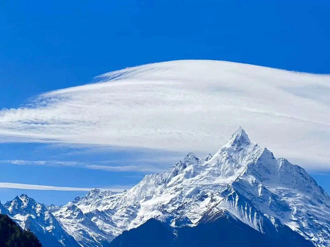 中国“最美的十大名山”之一、如今无人登顶的圣地——梅里雪山-中国国家地理杂志 中国最美十大名山