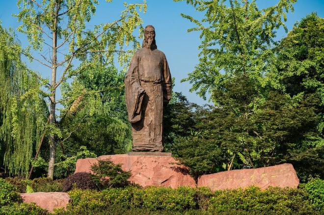 杜甫:大唐时期的诗歌巨匠与社会观察家-唐代诗人杜甫的诗都有什么