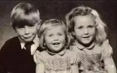 斯蒂芬·霍金(Stephen Hawking)去世,享年 76 岁,如何评价他一生的贡献?-斯蒂芬霍金得了什么病