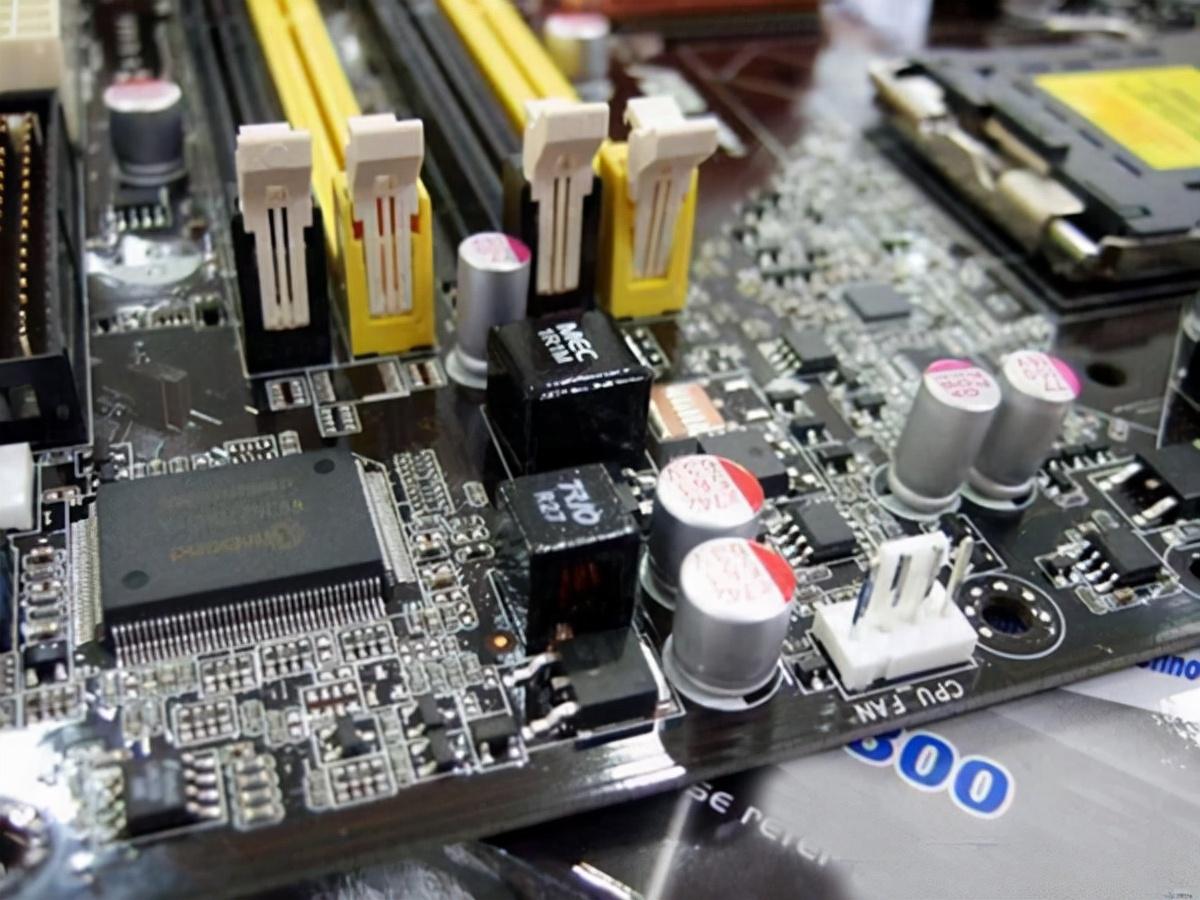 如何区分电解电容以及它们的优缺点是什么?-电解电容起到什么作用和用途