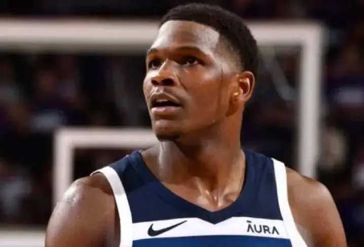 爱德华兹爆砍43分率队强势拿下G1,约老师32+8+9遗憾落败