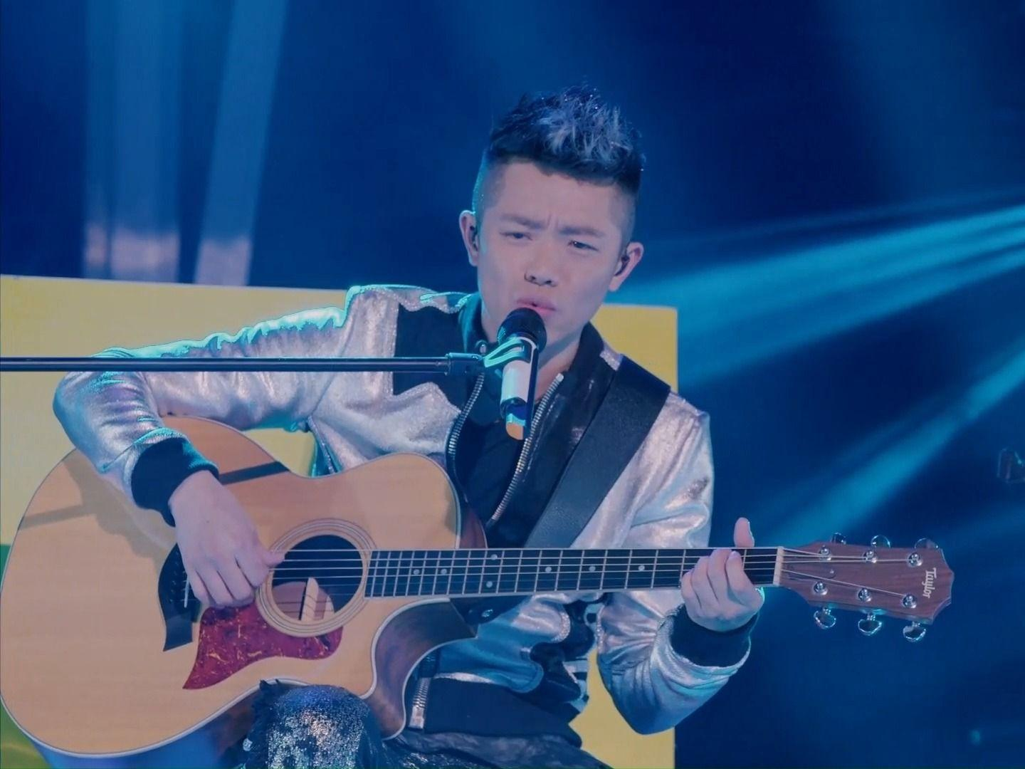 凤凰传奇鸟巢演唱会被质疑假唱,只不过假唱的不是歌手,是观众!