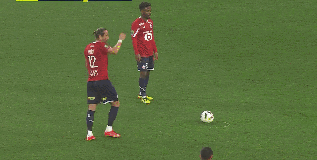 4-0,4-3!足坛疯狂一夜:曼联遭遇耻辱性双杀,法甲上演进球大战