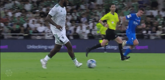 4-0,4-3!足坛疯狂一夜:曼联遭遇耻辱性双杀,法甲上演进球大战