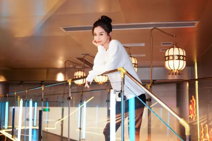 初哆咪:婚变真相等到了?4岁儿正式露面黄晓明倒数同台baby