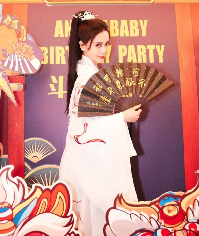 初哆咪:婚变真相等到了?4岁儿正式露面黄晓明倒数同台baby