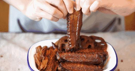 周黑鸭老板身价70亿,首次直播卖货520000份:直播全程紧张到冒汗