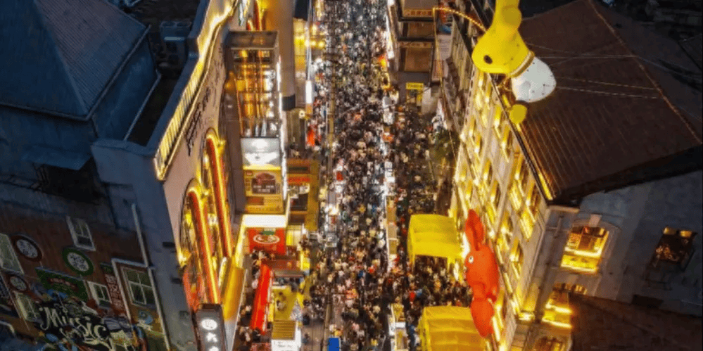 五一餐饮数据:有餐厅排队1000桌;茶饮“爆发式”增长300%...