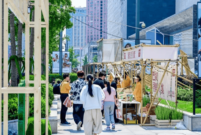 五一餐饮数据:有餐厅排队1000桌;茶饮“爆发式”增长300%...