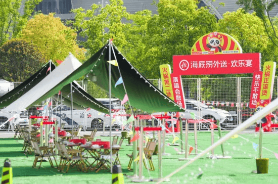 五一餐饮数据:有餐厅排队1000桌;茶饮“爆发式”增长300%...