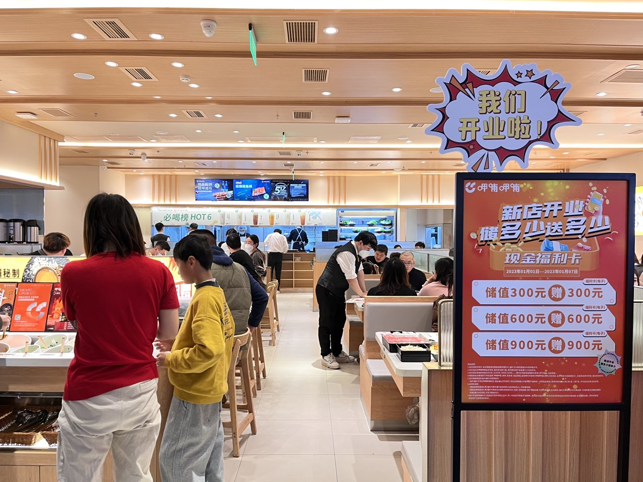 五一假期餐饮消费需求强劲释放,部分餐厅排队等位超过1000桌