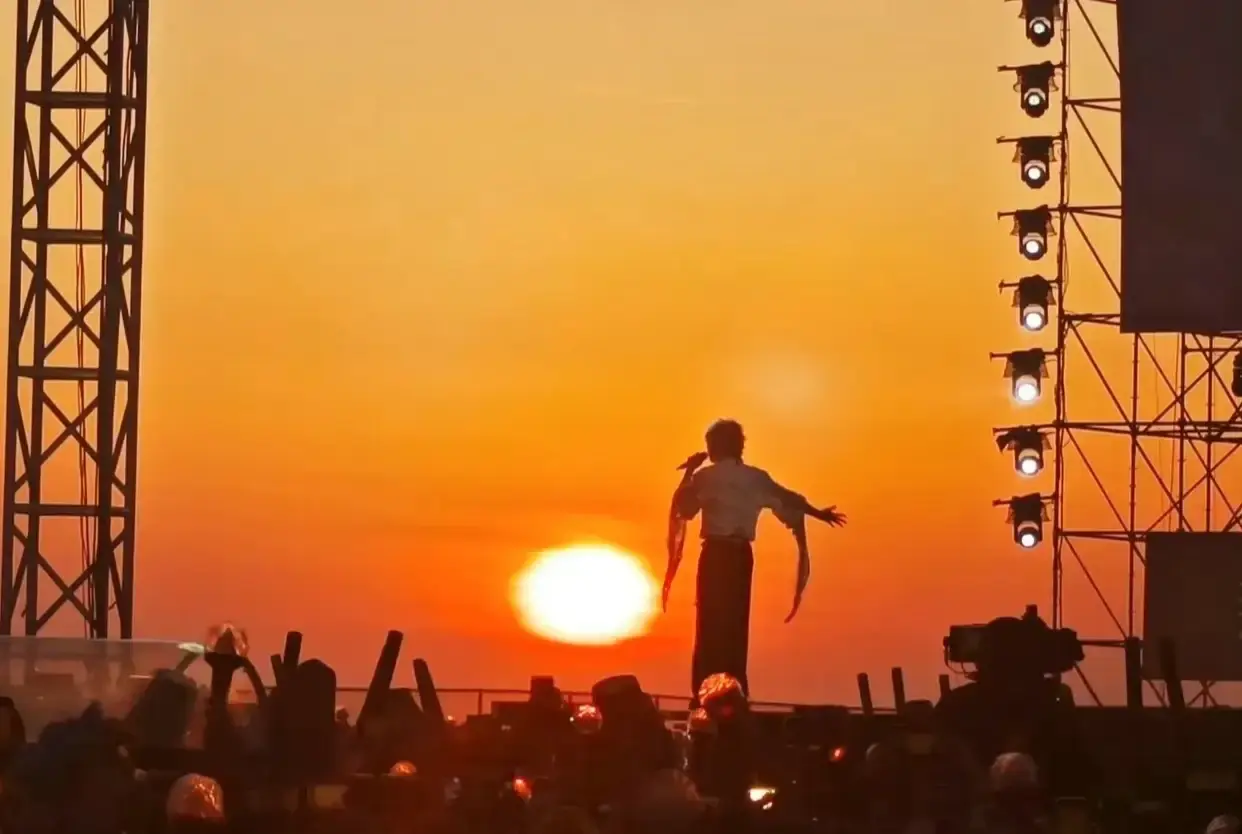 扬眉吐气!华晨宇被人民文娱表扬,这次,老天都在帮他