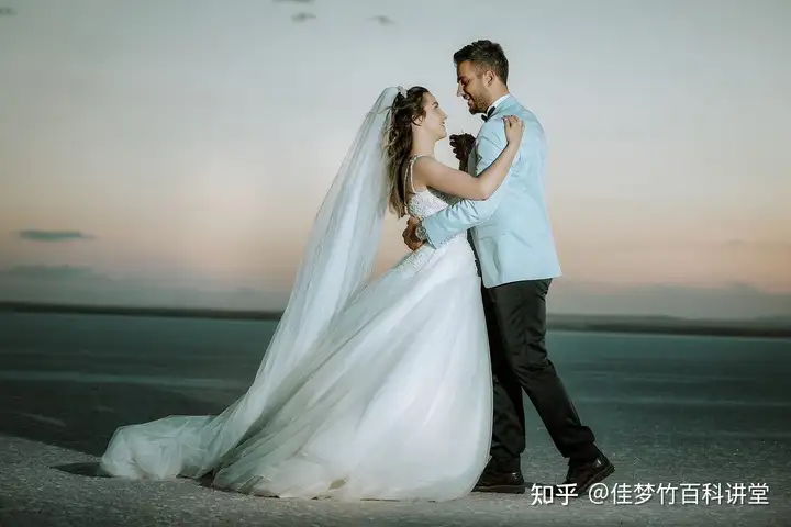 江苏常州女子求助消防员,打开老公的存钱罐,你怎么看待这件事情呢?