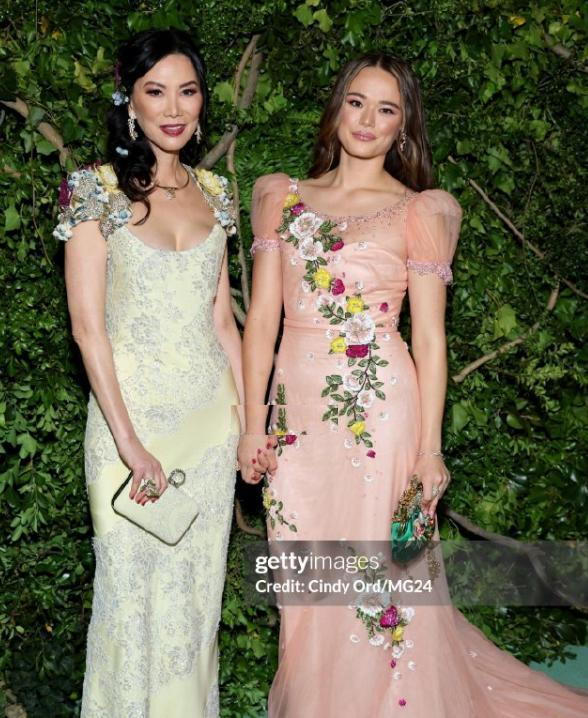 2024MetGala红毯:赞达亚抢眼吸睛,Jennie和邓文迪母女抢镜