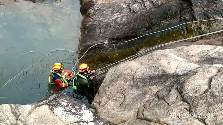 男子瀑布观景被困, 女子踏青摔倒昏迷....纵情山水勿忘安全