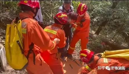 男子瀑布观景被困, 女子踏青摔倒昏迷....纵情山水勿忘安全
