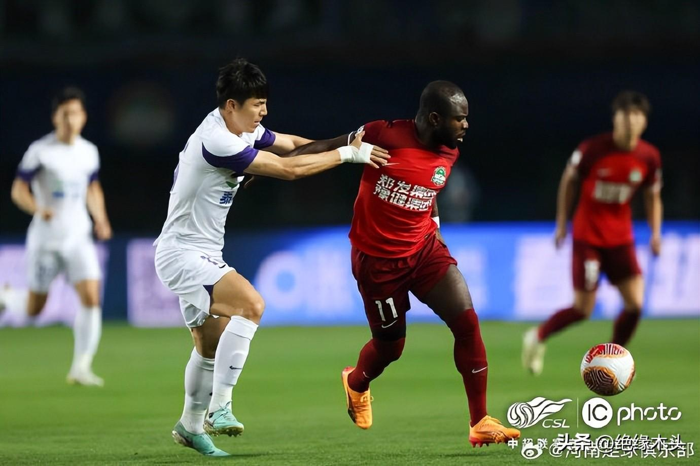 1/3赛程,中超形成上海双雄争冠,国安未掉队,保级区一片混乱
