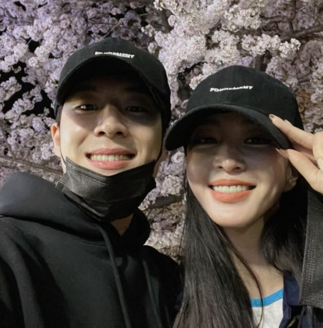 韩艺瑟官宣结婚,发视频晒证开心喊话:我是已婚妇女!