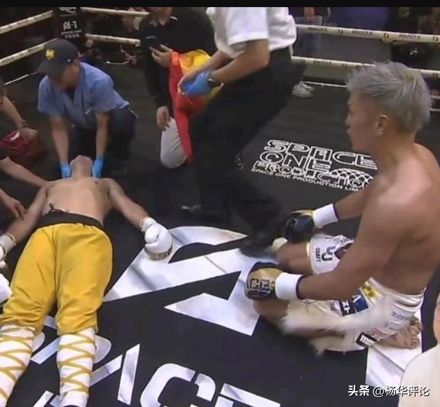 心有不甘!一龙疑似被日本拳王踢后脑犯规,晕厥在擂台仍死盯对手