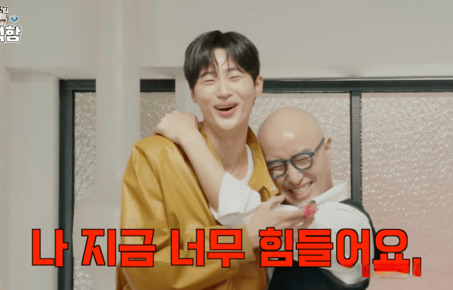 《洪锡天的宝石盒》边佑锡酒窝贴脸,下巴抵头,引全场尖叫