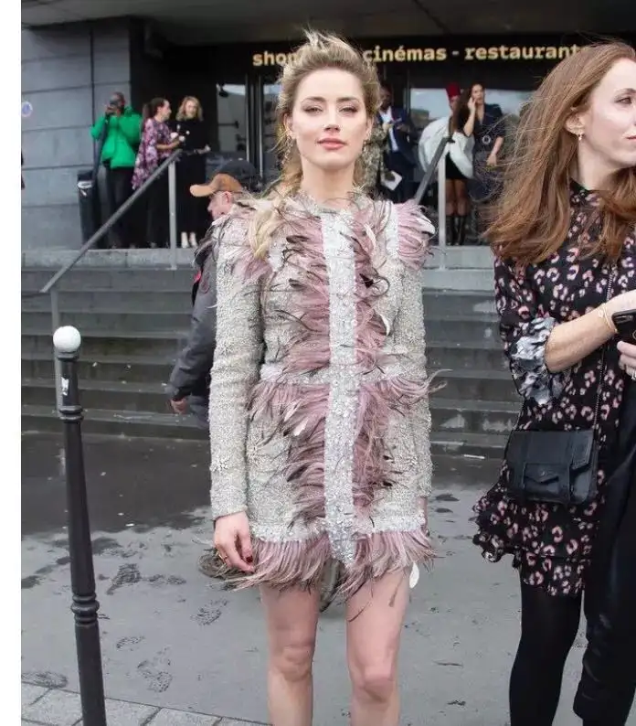 戛纳电影节郑秀妍、李宇春惊艳亮相,美得“羽”众不同!