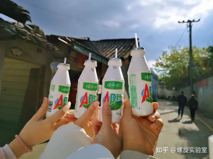 那个换掉王力宏代言的女人,开始接班娃哈哈了